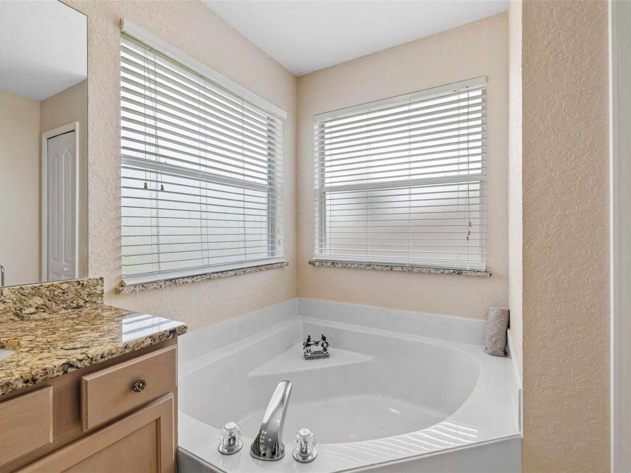 Photo of Villa mit privatem Pool und Spa mit Blick auf den Golfplatz