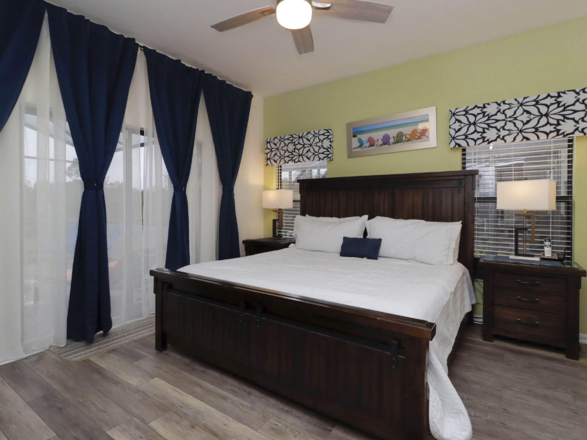 Photo of Pivate Pool - Seeblick - Nähe Disney