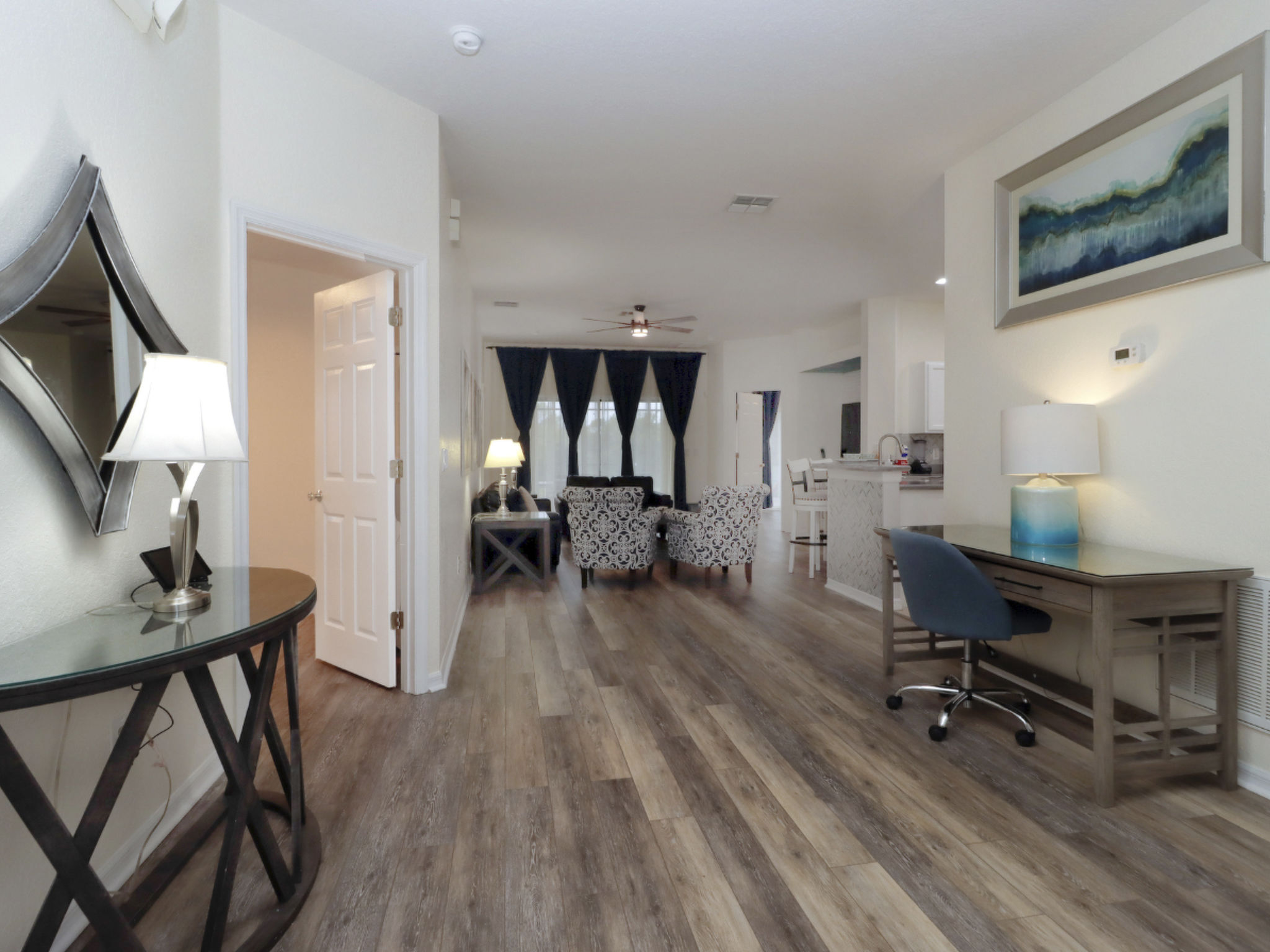 Photo of Pivate Pool - Seeblick - Nähe Disney