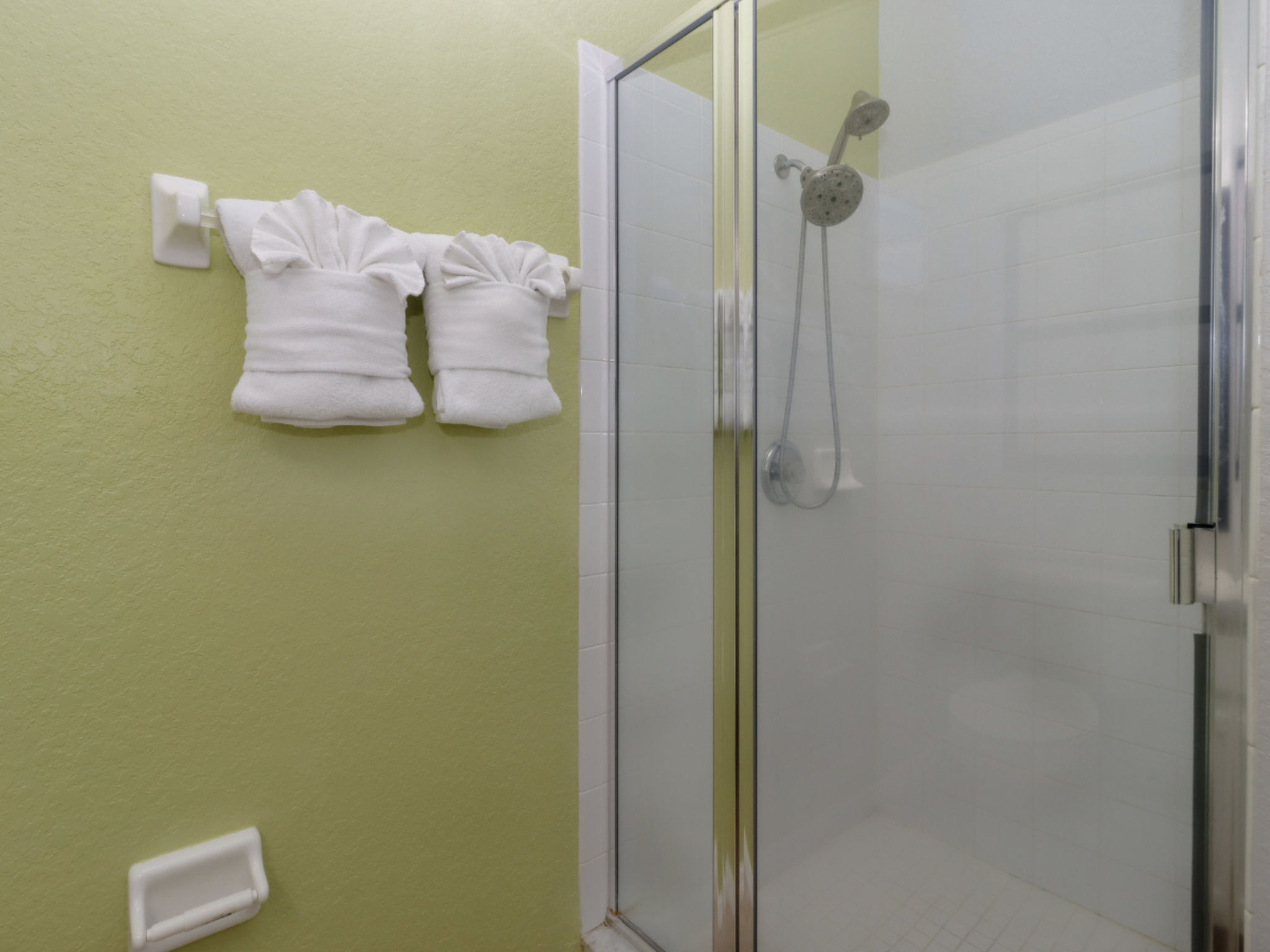 Photo of Pivate Pool - Seeblick - Nähe Disney