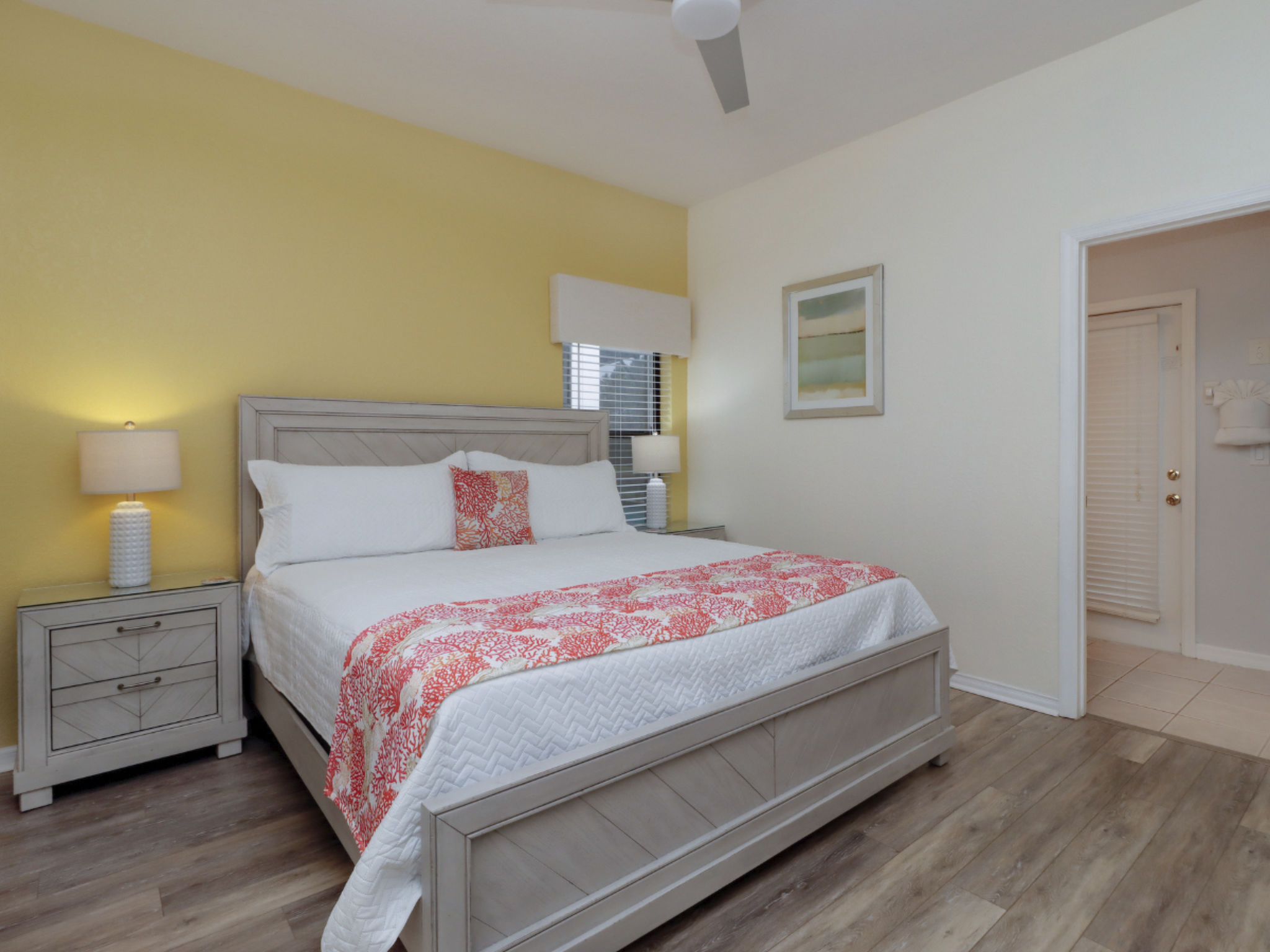 Photo of Pivate Pool - Seeblick - Nähe Disney