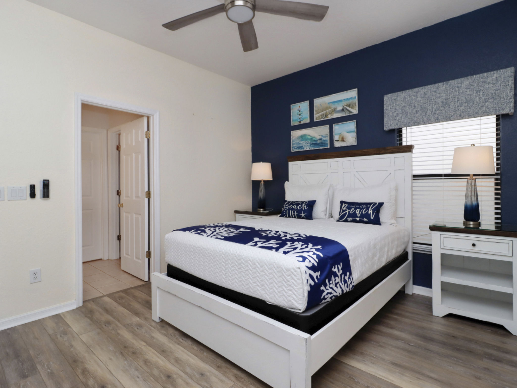 Photo of Pivate Pool - Seeblick - Nähe Disney