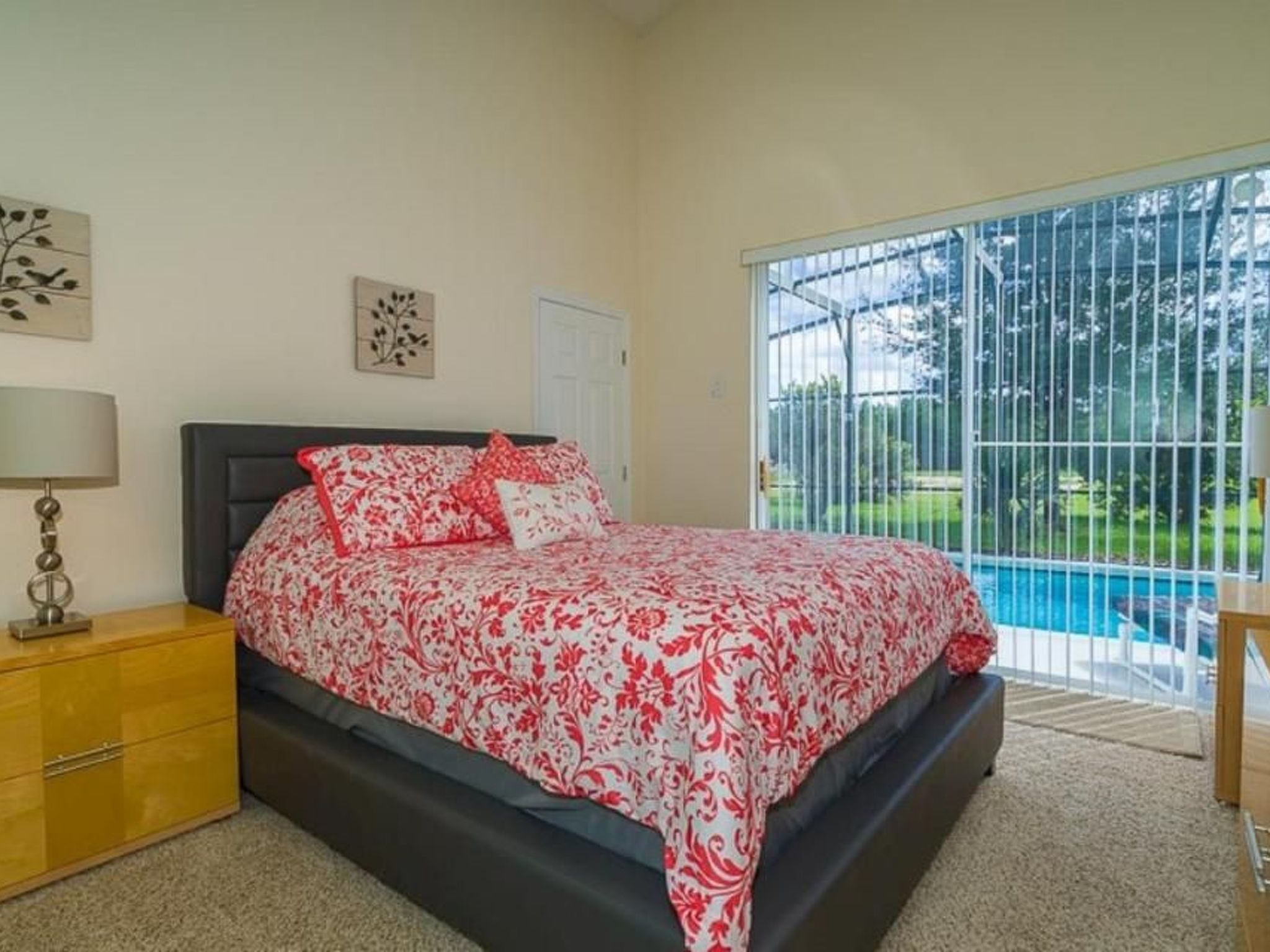 Photo of Ruhige Glenbrook-Flucht in der Nähe von Disney