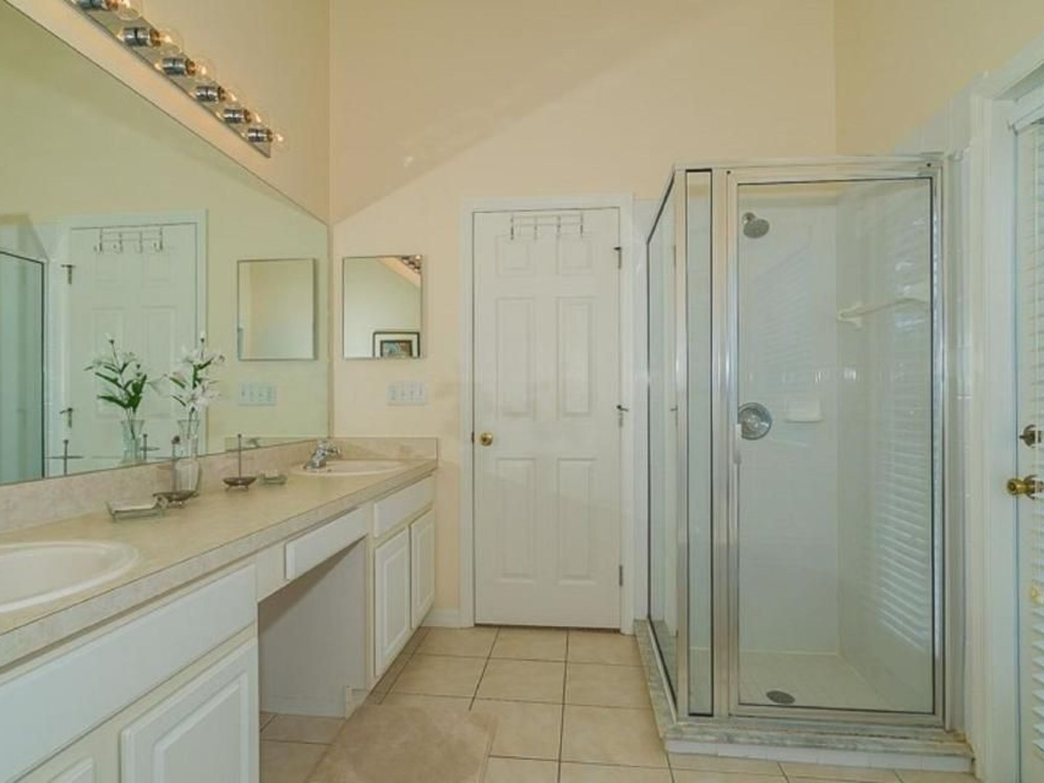 Photo of Ruhige Glenbrook-Flucht in der Nähe von Disney