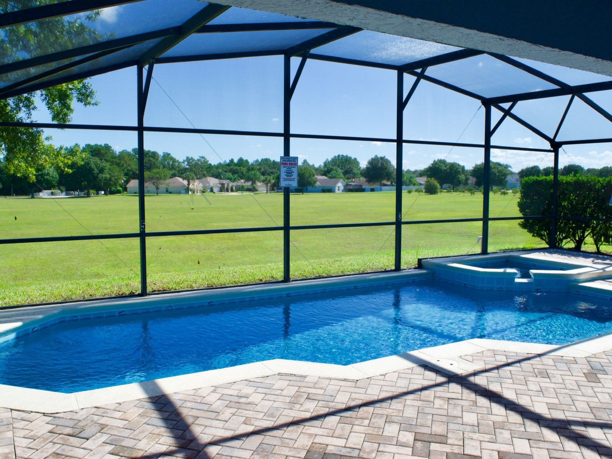 Photo of Entspannende Familienvilla mit privatem Pool und Spa. Große Lanai mit reichlich