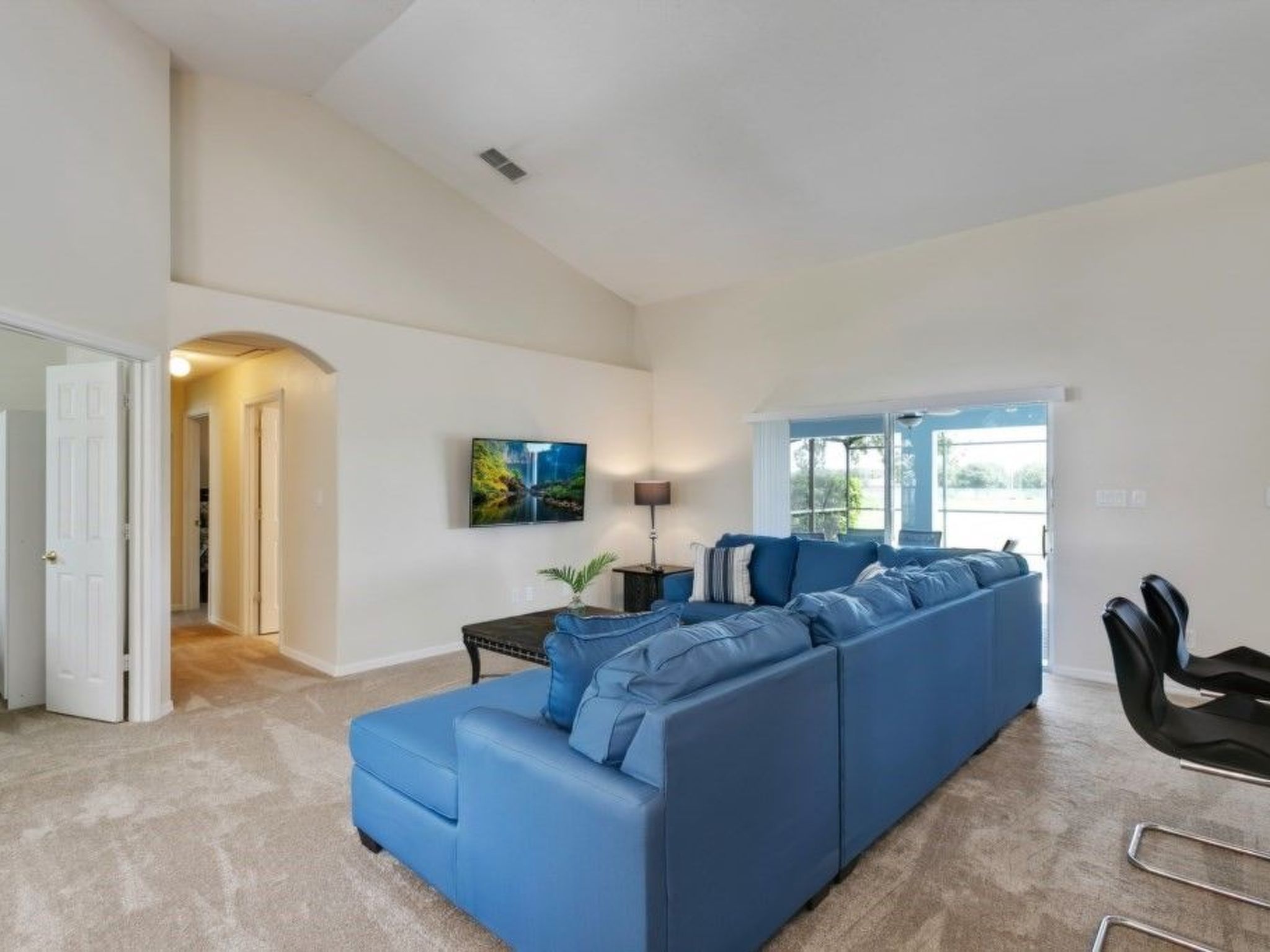 Photo of Entspannende Familienvilla mit privatem Pool und Spa. Große Lanai mit reichlich