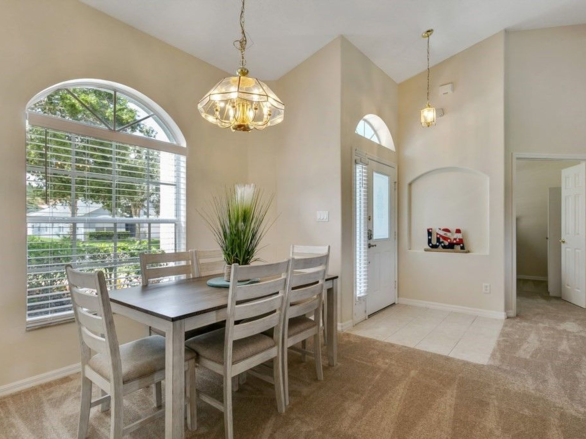 Photo of Entspannende Familienvilla mit privatem Pool und Spa. Große Lanai mit reichlich