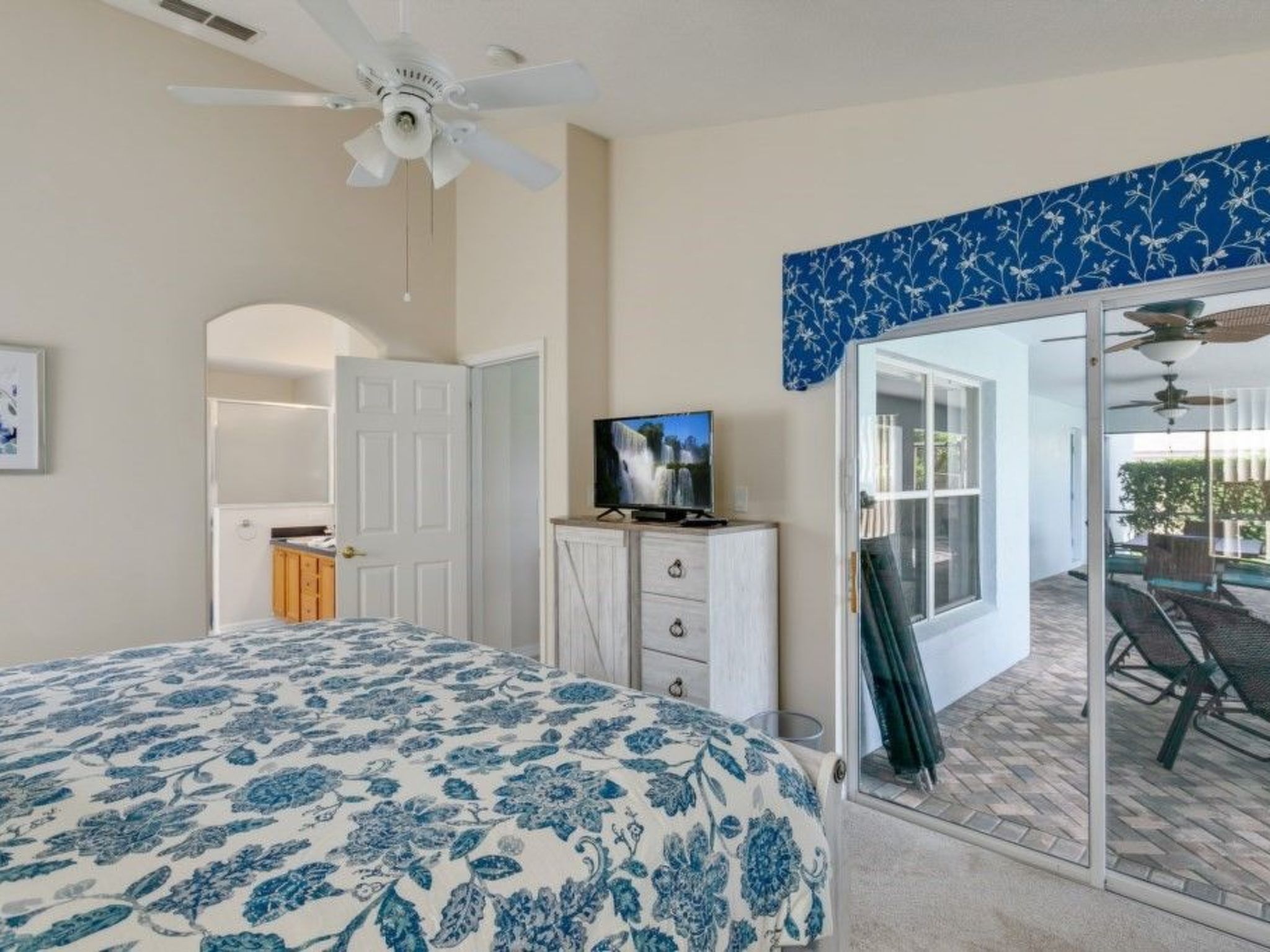 Photo of Entspannende Familienvilla mit privatem Pool und Spa. Große Lanai mit reichlich