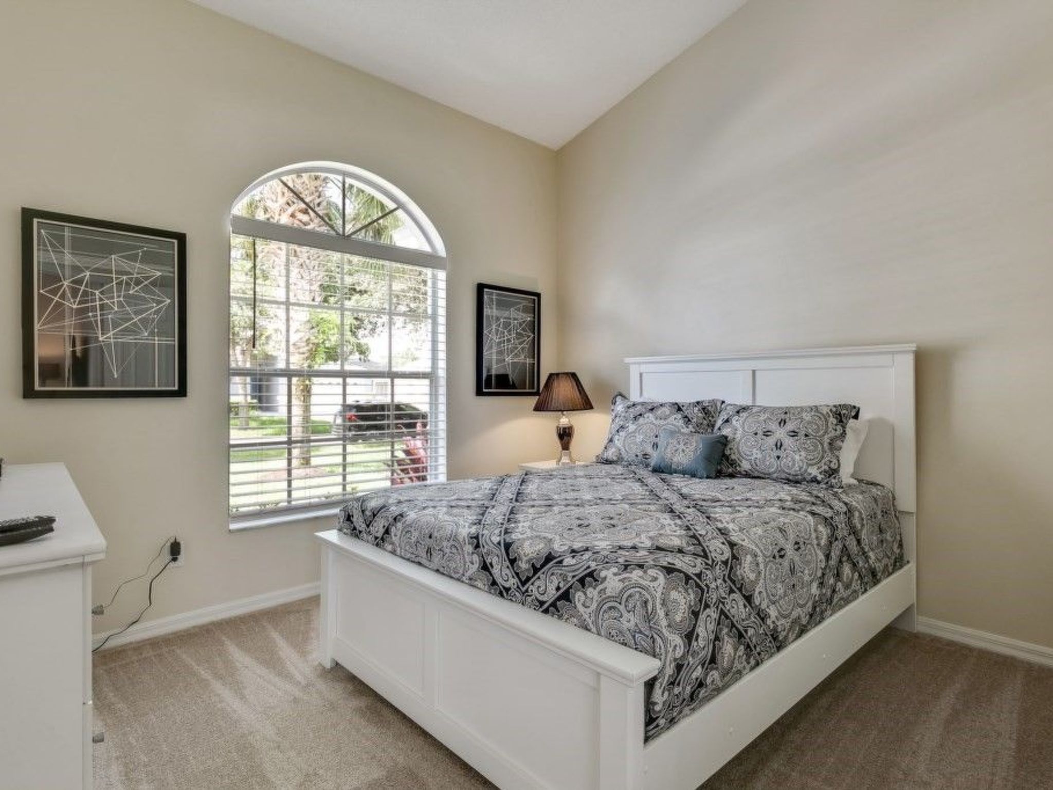 Photo of Entspannende Familienvilla mit privatem Pool und Spa. Große Lanai mit reichlich