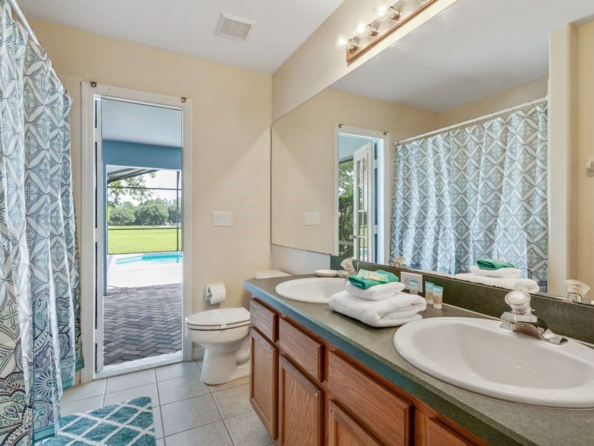 Photo of Entspannende Familienvilla mit privatem Pool und Spa. Große Lanai mit reichlich