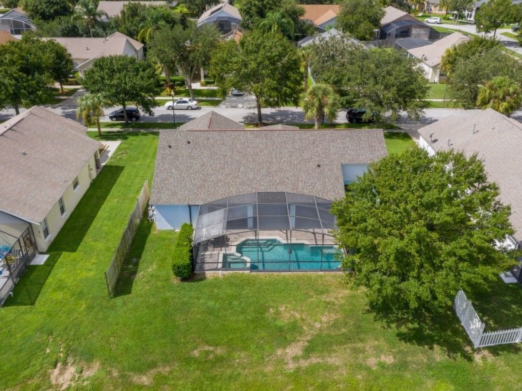 Photo of Entspannende Familienvilla mit privatem Pool und Spa. Große Lanai mit reichlich