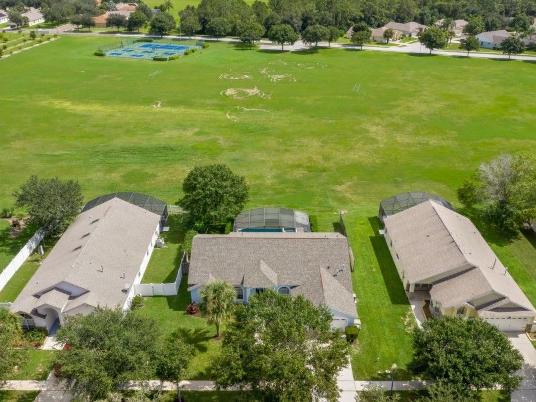 Photo of Entspannende Familienvilla mit privatem Pool und Spa. Große Lanai mit reichlich