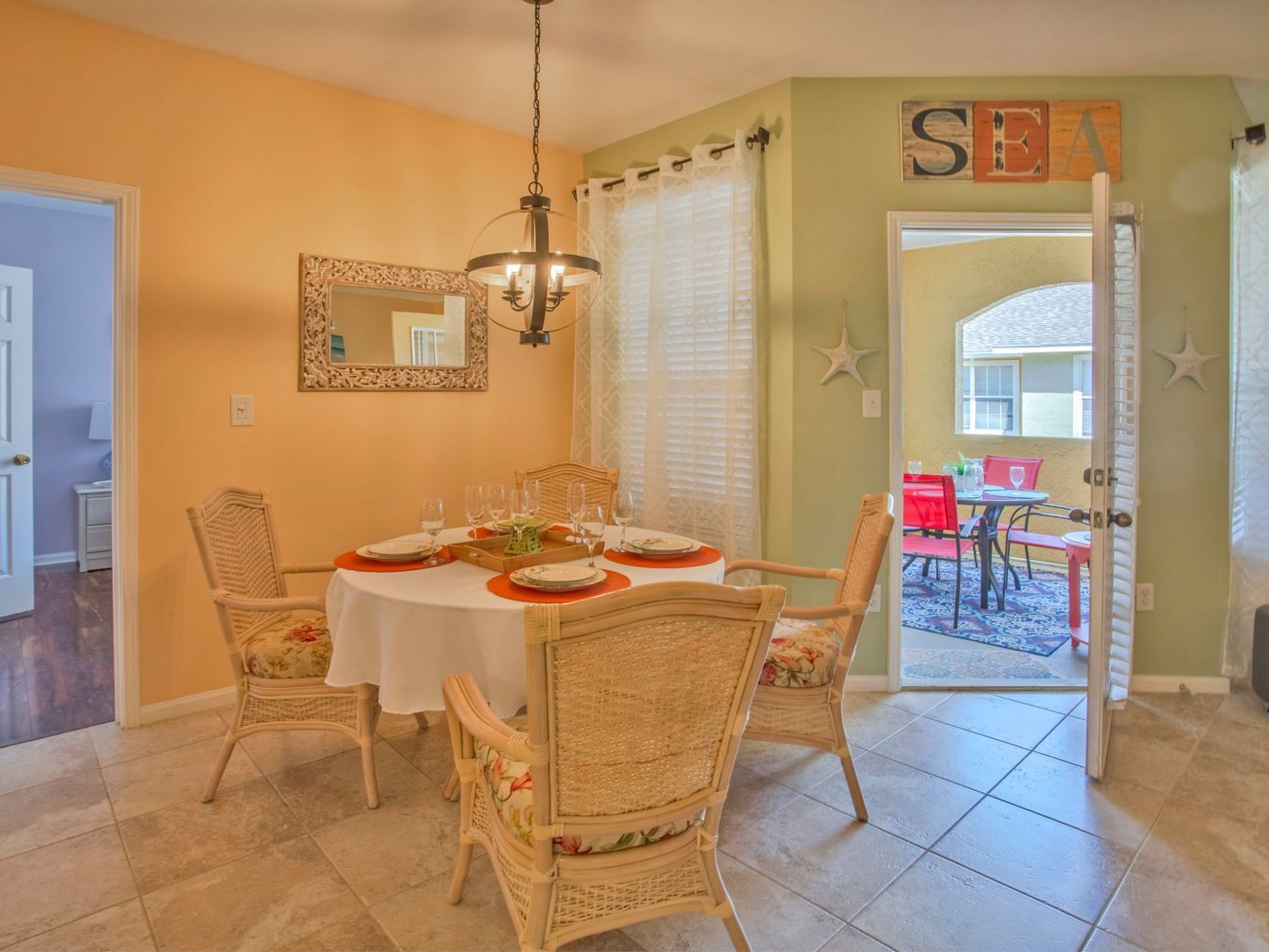 Photo of Neu renoviert in geschlossener Wohnanlage, erschwinglich - nur wenige Minuten v