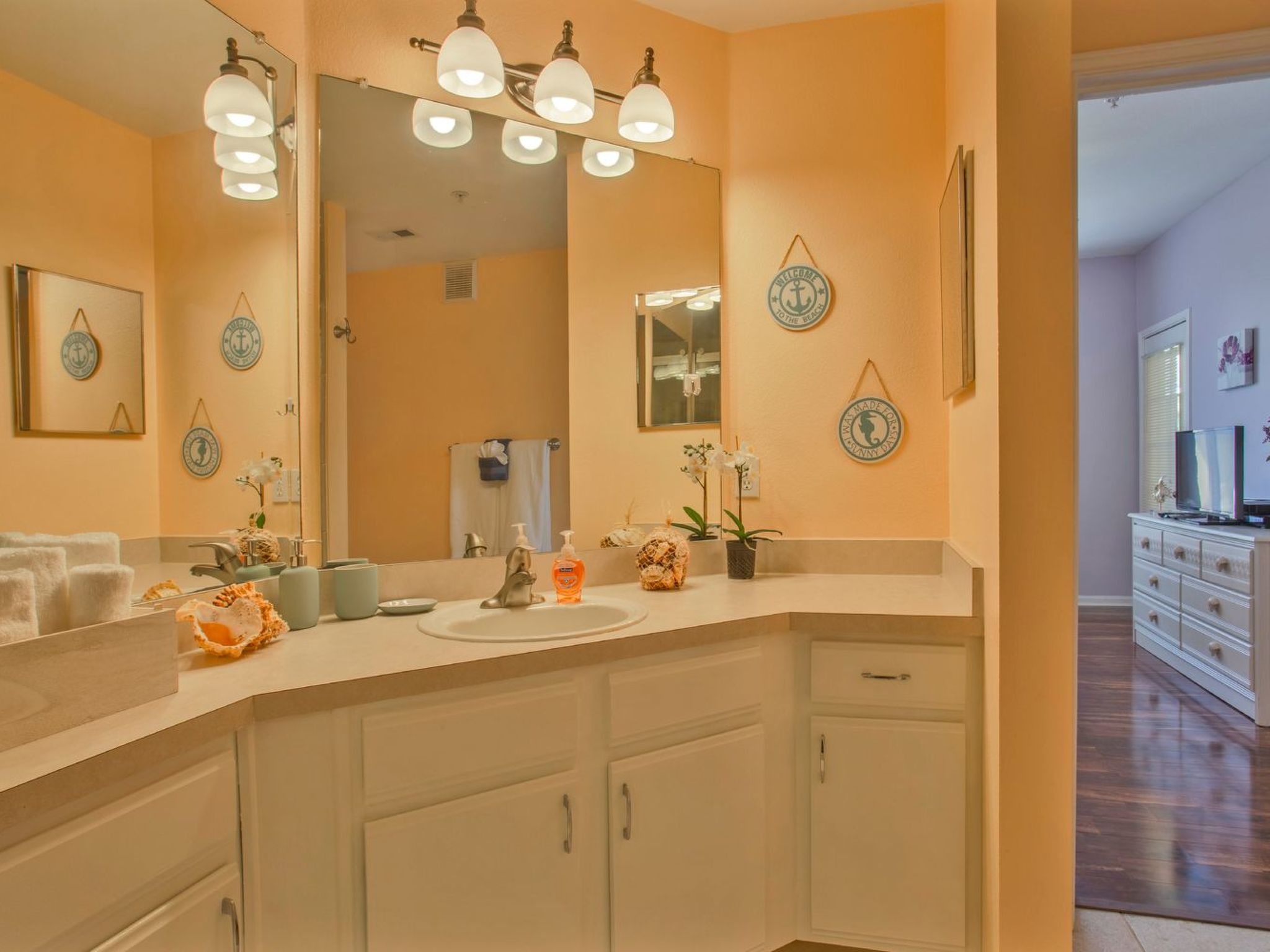 Photo of Neu renoviert in geschlossener Wohnanlage, erschwinglich - nur wenige Minuten v