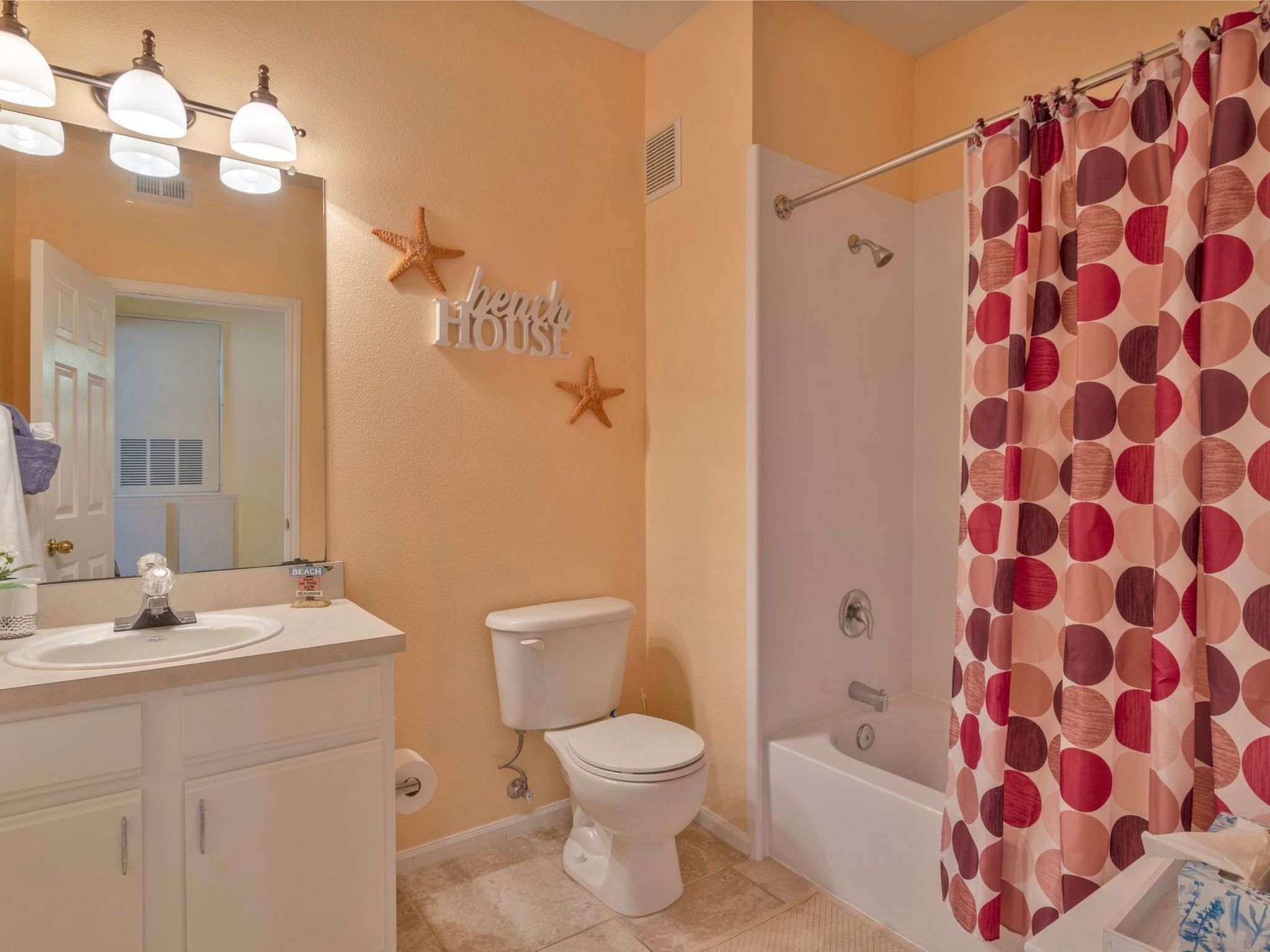 Photo of Neu renoviert in geschlossener Wohnanlage, erschwinglich - nur wenige Minuten v