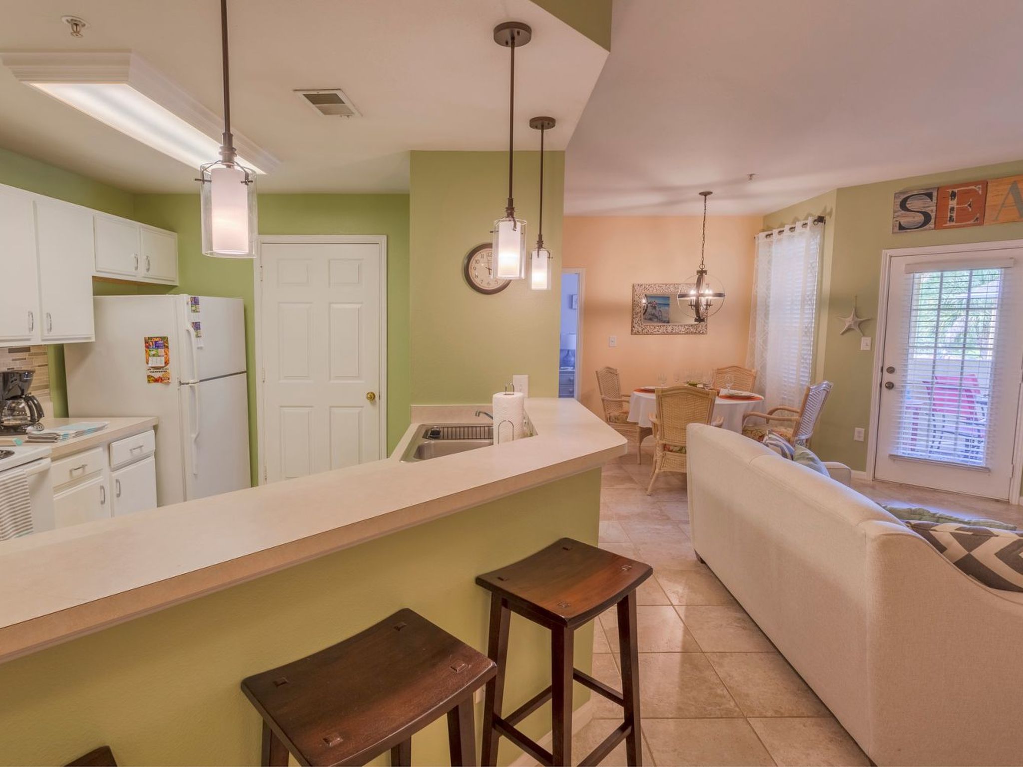 Photo of Neu renoviert in geschlossener Wohnanlage, erschwinglich - nur wenige Minuten v