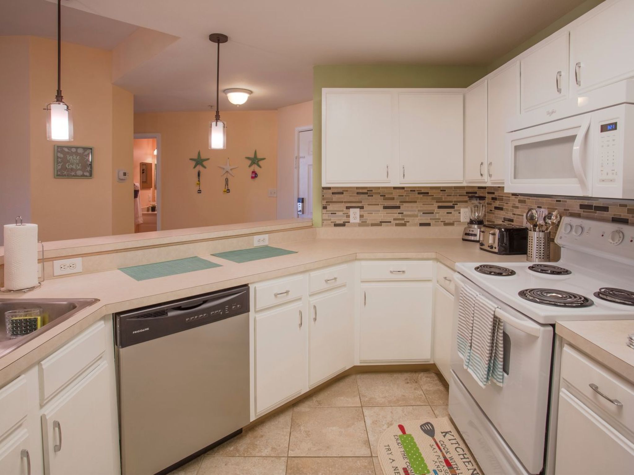 Photo of Neu renoviert in geschlossener Wohnanlage, erschwinglich - nur wenige Minuten v