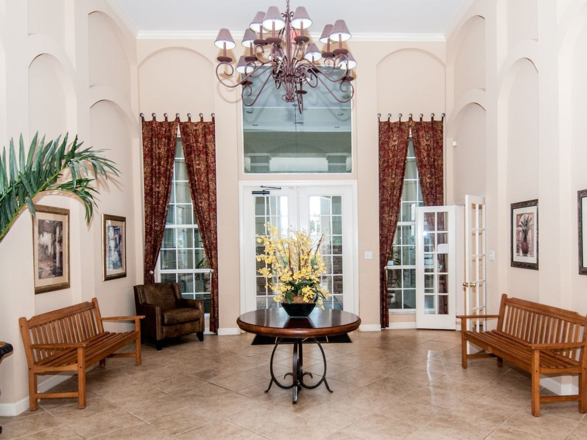 Photo of Neu renoviert in geschlossener Wohnanlage, erschwinglich - nur wenige Minuten v