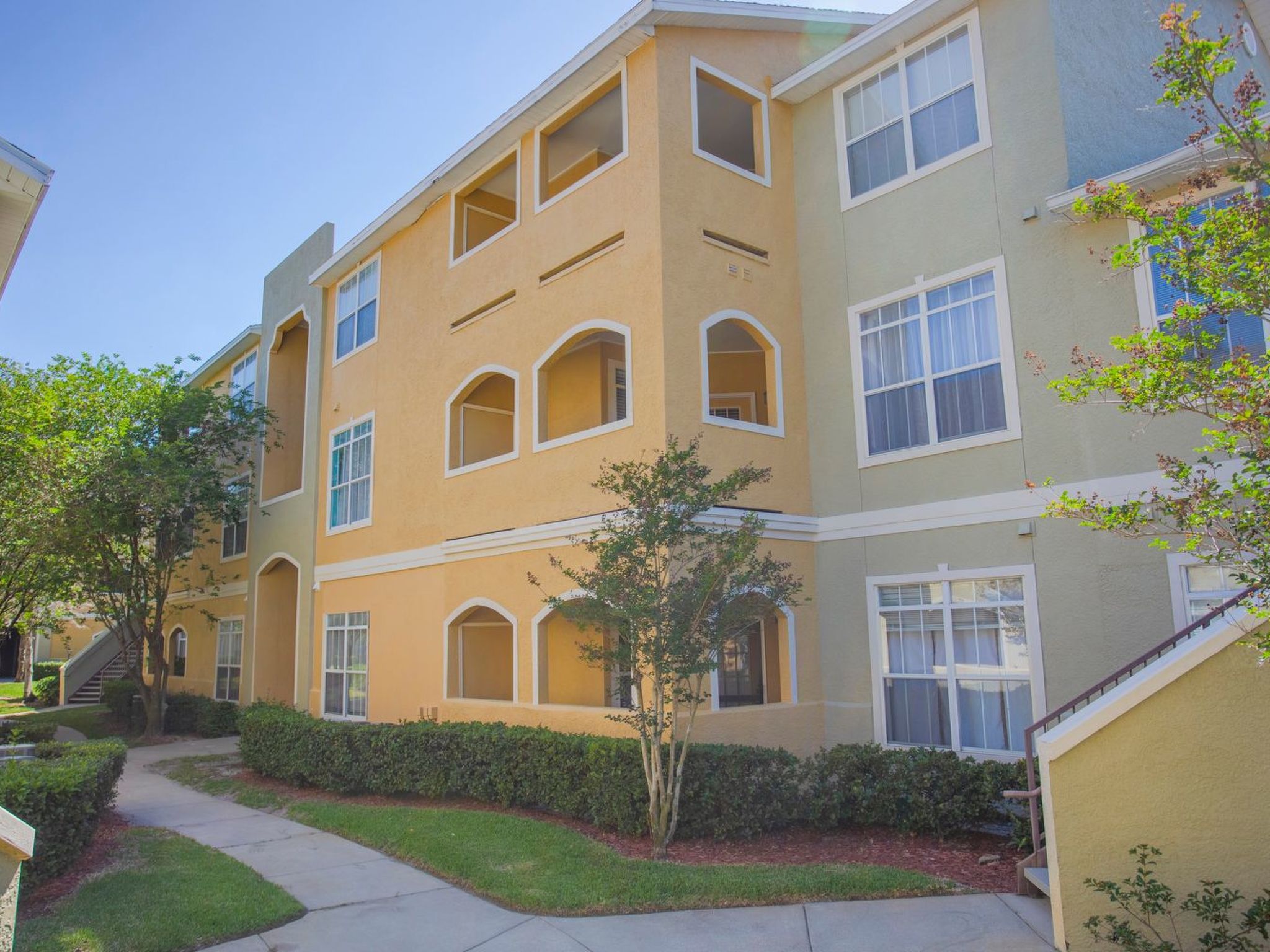 Photo of Neu renoviert in geschlossener Wohnanlage, erschwinglich - nur wenige Minuten v