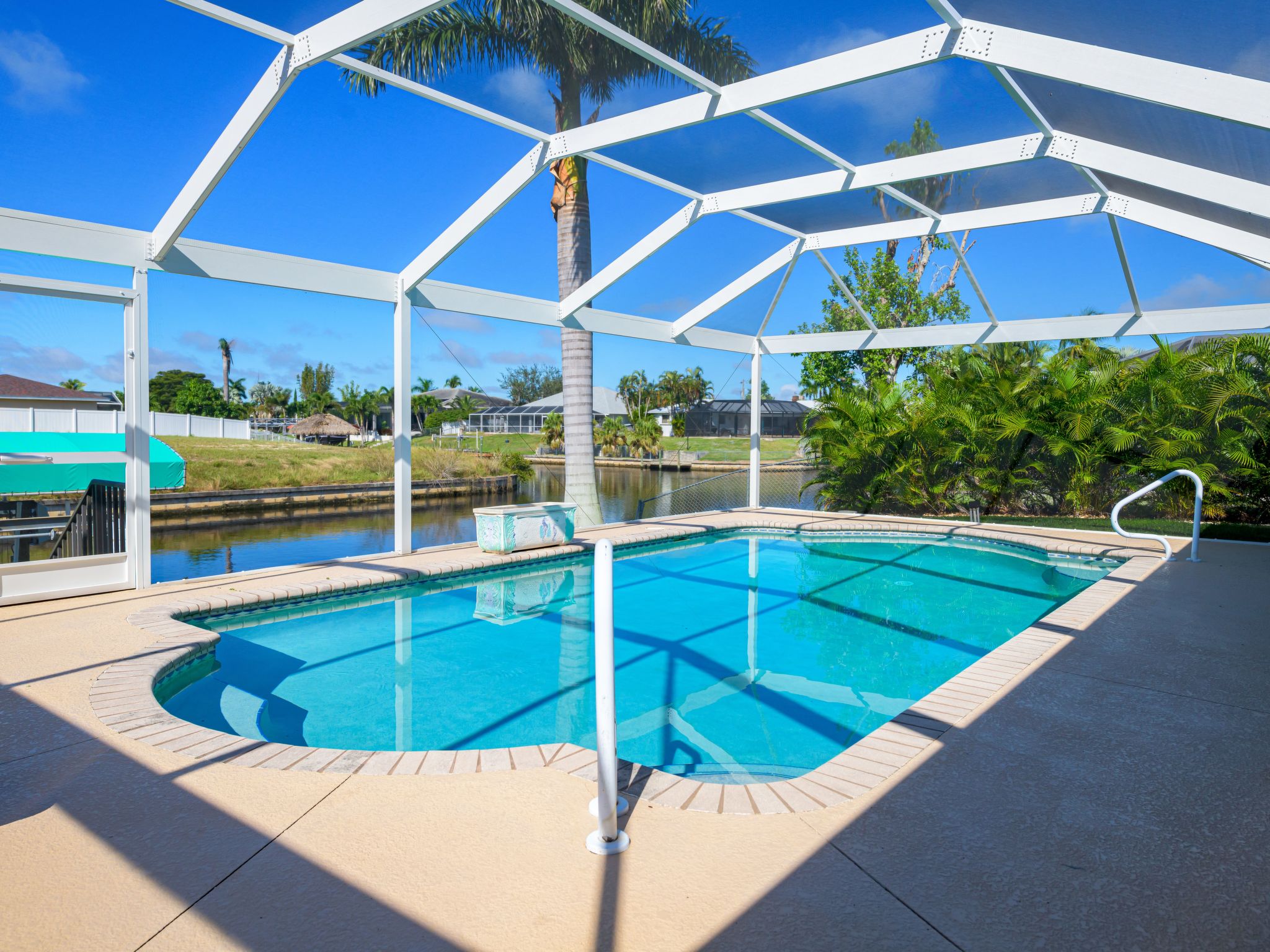 Familienhaus am Wasser, freier Steg und Golfzugang — Pool Outdoor (4 of 45)