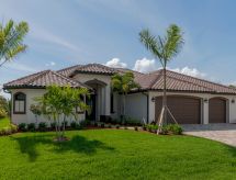 Villa Egretta: Luxe 4-slaapkamer villa met verwarmd zwembad aan golfbaan in Cape Coral - thumbnail 2