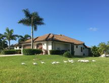 Villa Egretta: Luxe 4-slaapkamer villa met verwarmd zwembad aan golfbaan in Cape Coral - thumbnail 3