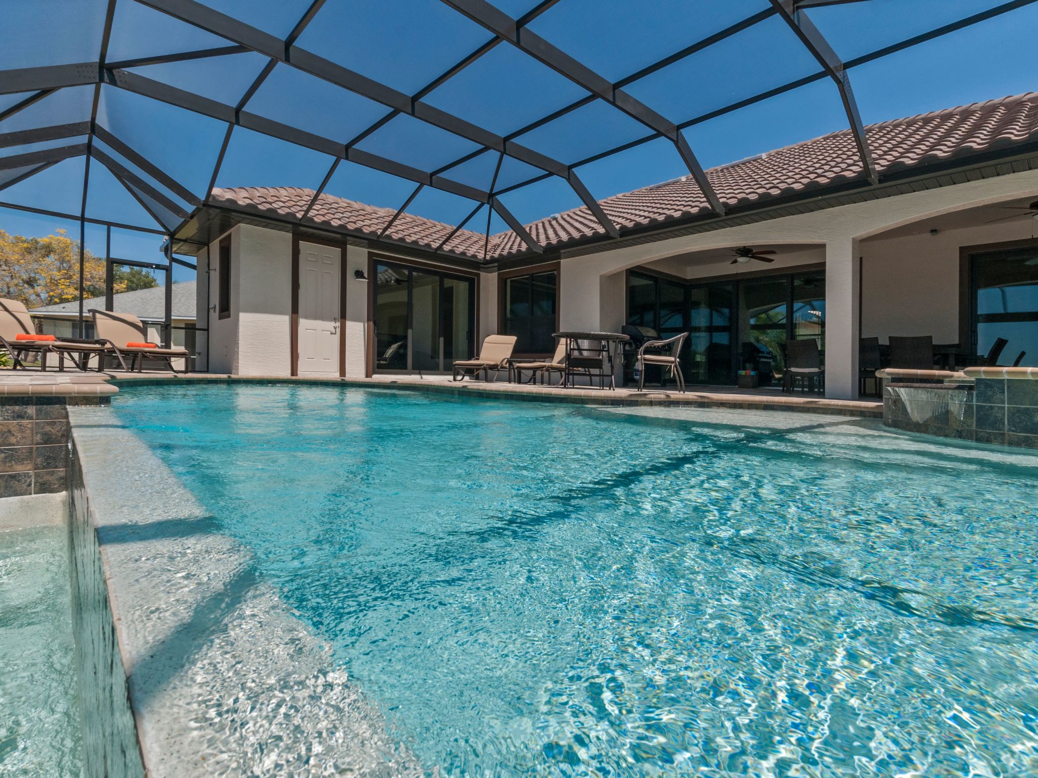 Villa Egretta: Luxe 4-slaapkamer villa met verwarmd zwembad aan golfbaan in Cape Coral - foto 11