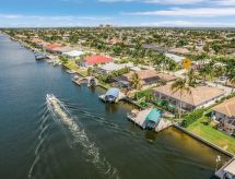 Villa Island House in Cape Coral: luxe vakantievilla met verwarmd zwembad en jacuzzi - thumbnail 3