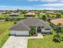 Villa Still Waters – Stilte, ruimte en privézwembad in Cape Coral - thumbnail 1
