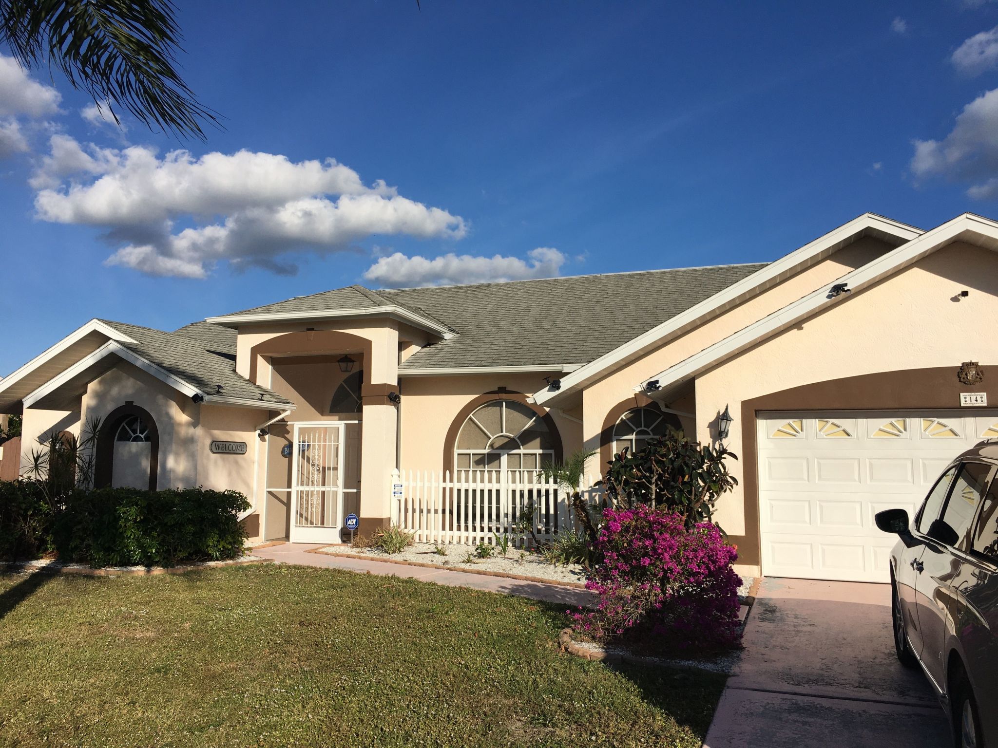 Discover your perfect holiday home in Fort Myers, Florida: The villa "Golfcourse" promises an ideal holiday home for up to 8 guests with its spacious approx. 260 sqm of air-conditioned living space an..