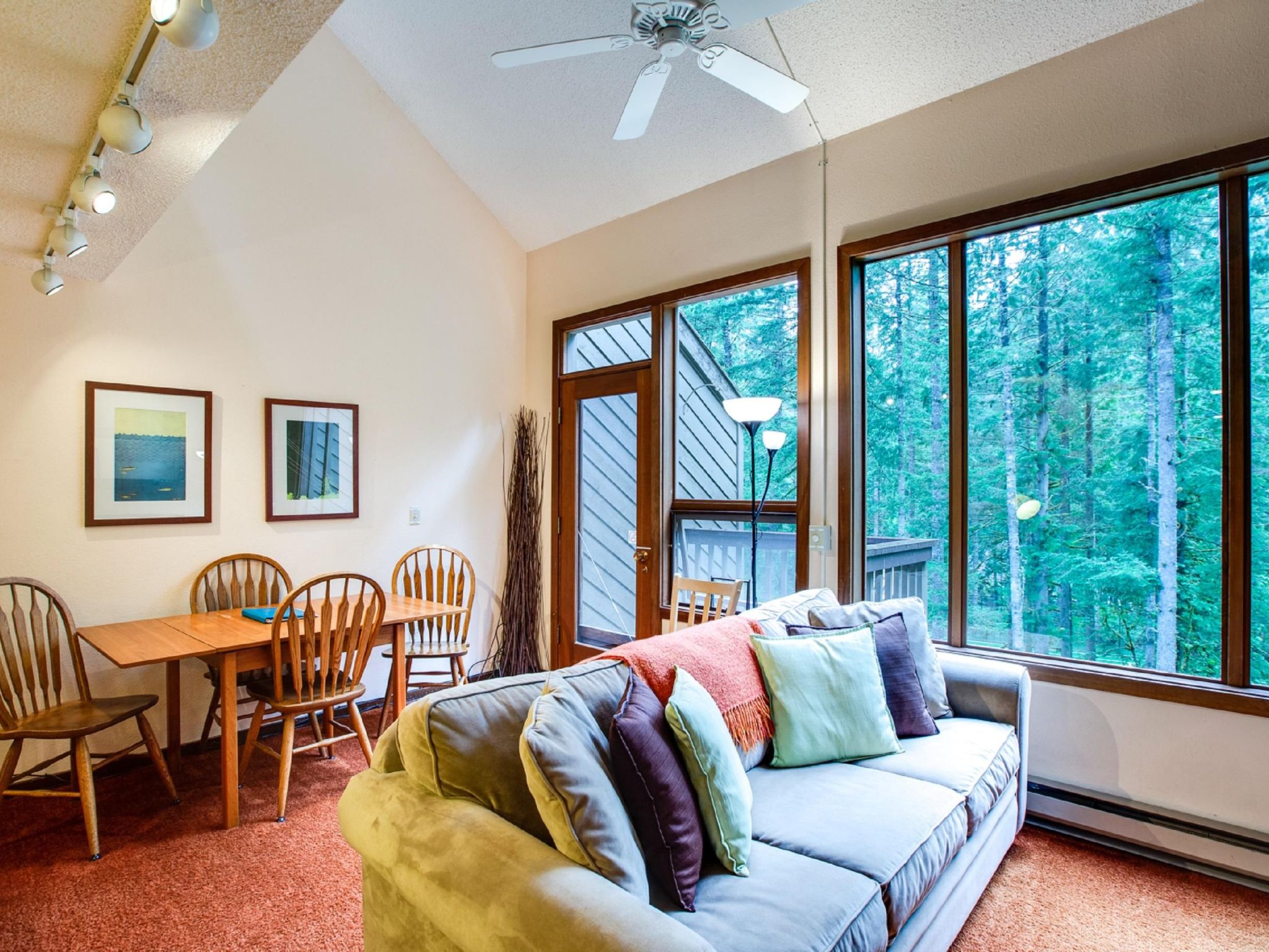 Luxus-Eigentumswohnung mit Kamin und tollen Annehmlichkeiten