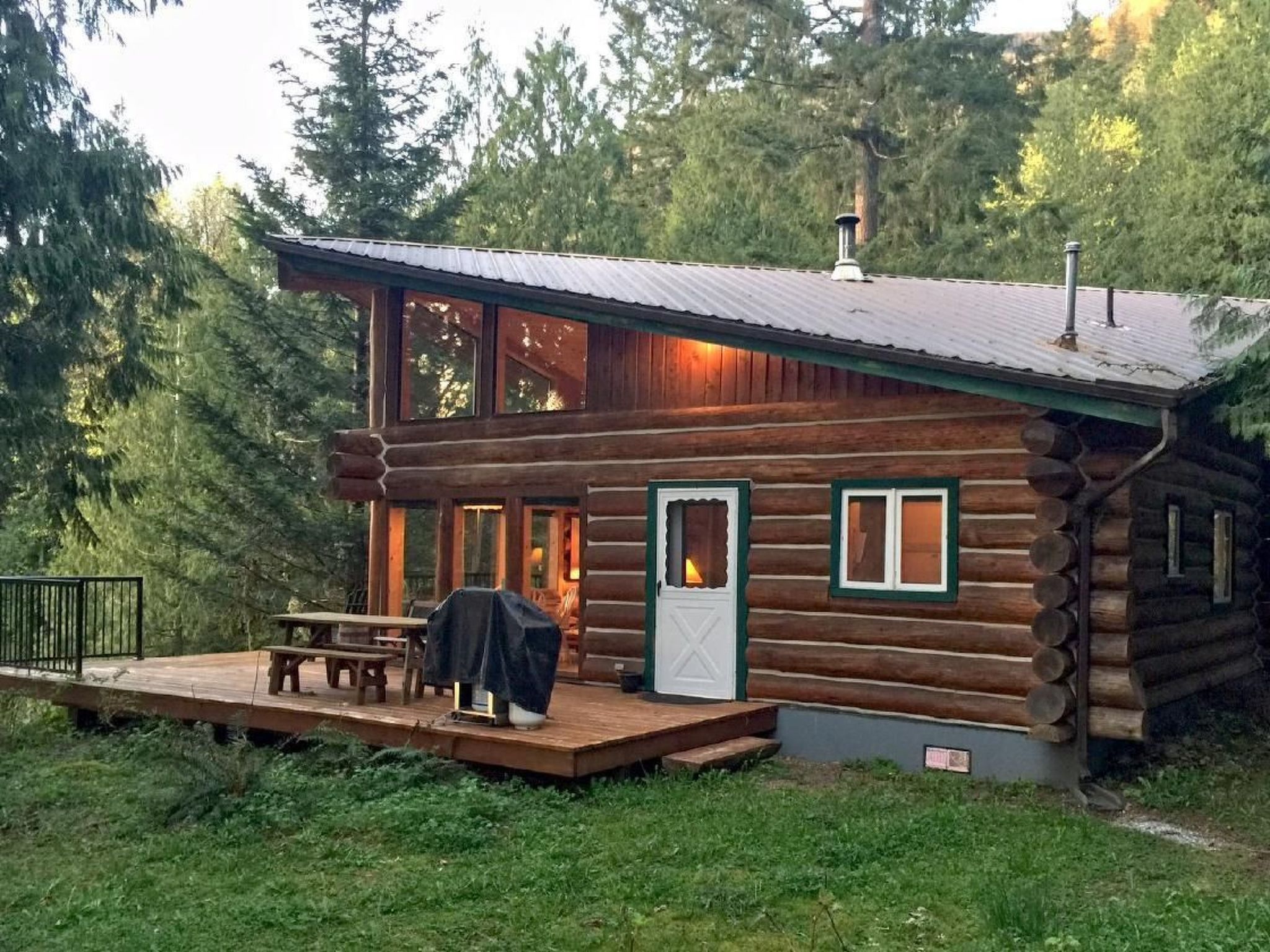 Lakeside Real Log Cabin mit privatem Dock, Haust — view 1 of 34