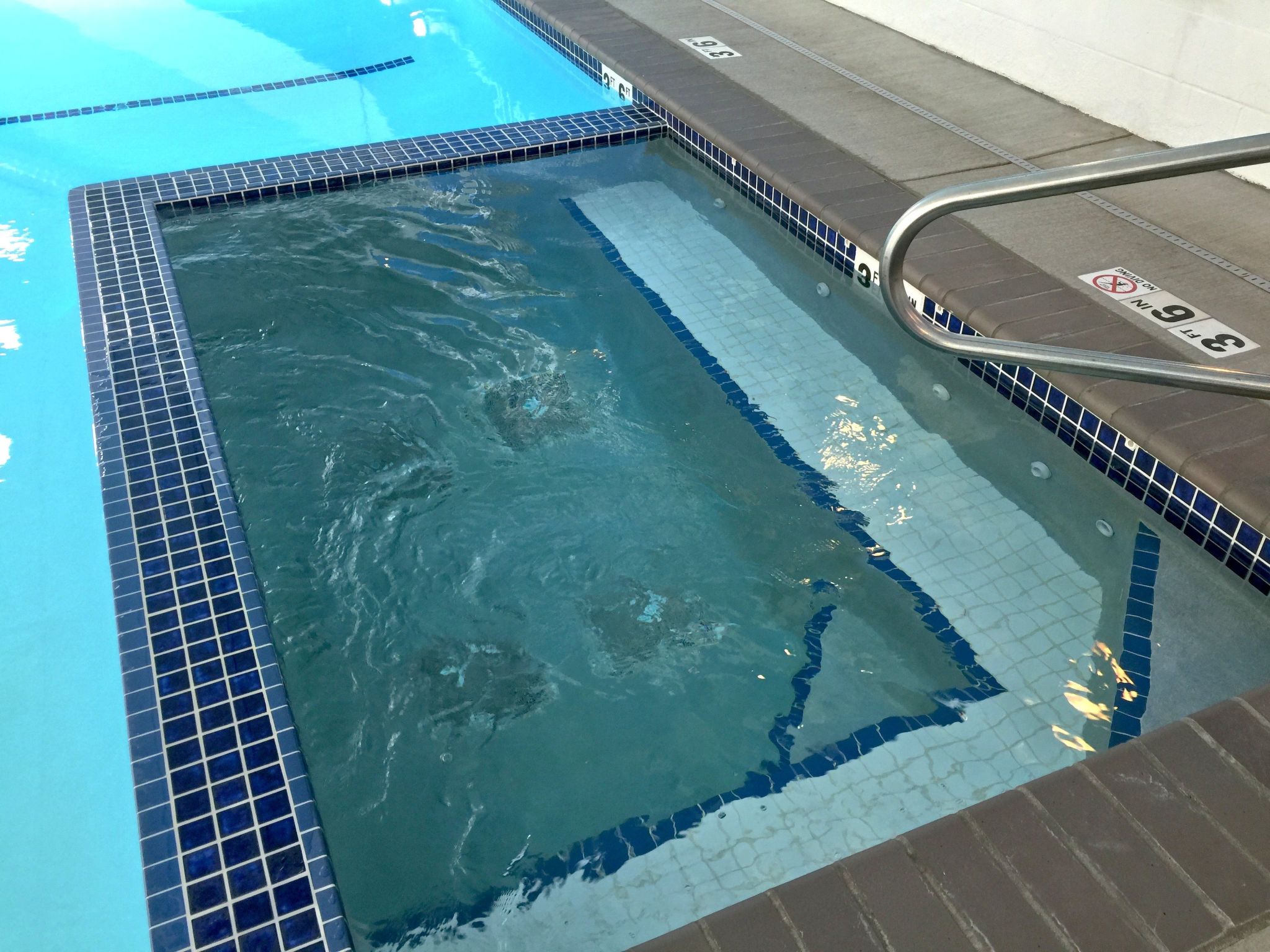 Geräumige Eigentumswohnung mit Sauna, Whirlpool — Pool Outdoor (1 of 30)