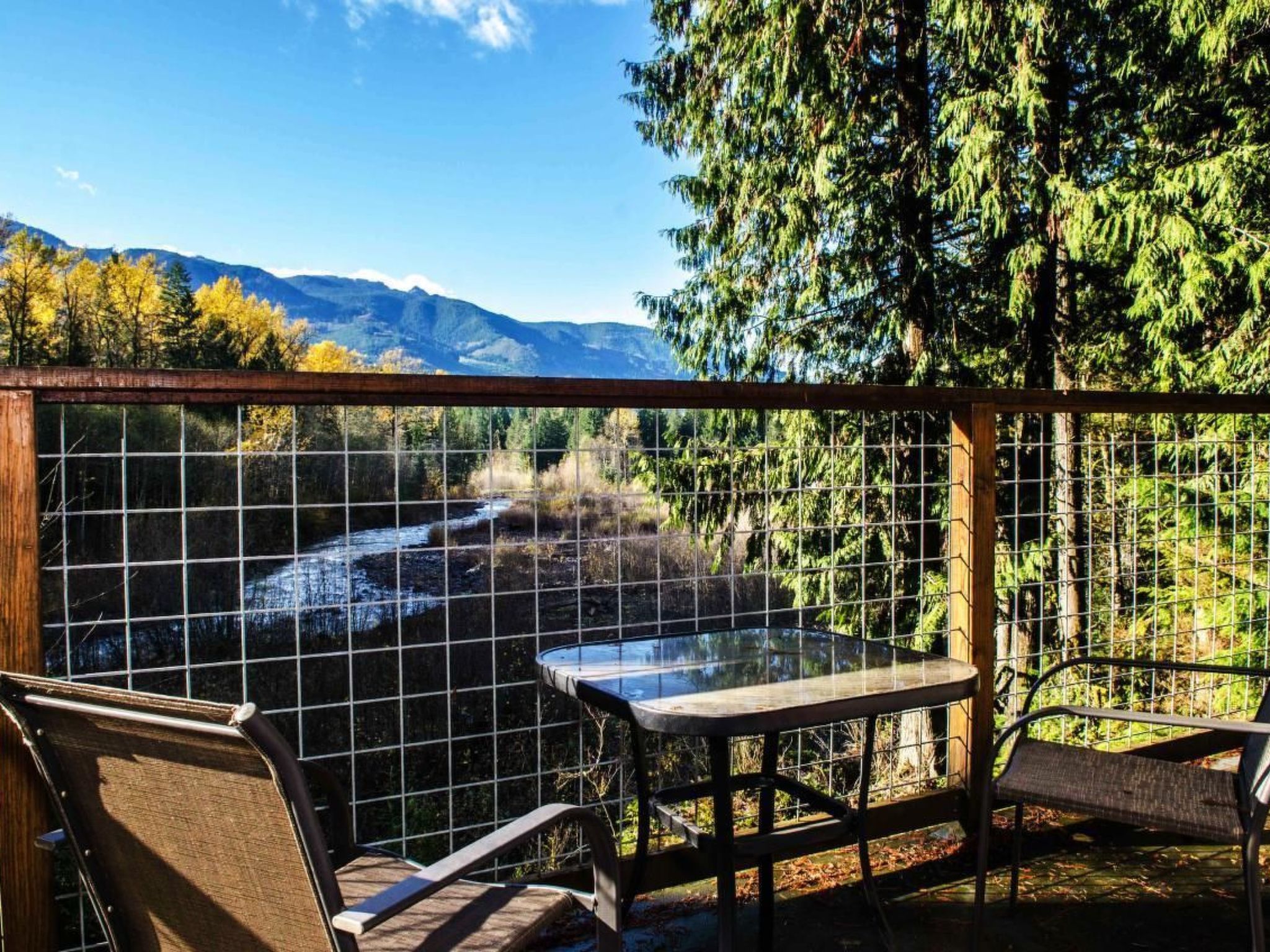 Riverside Cabin mit Whirlpool und haustierfreundlich — Terrace (2 of 25)