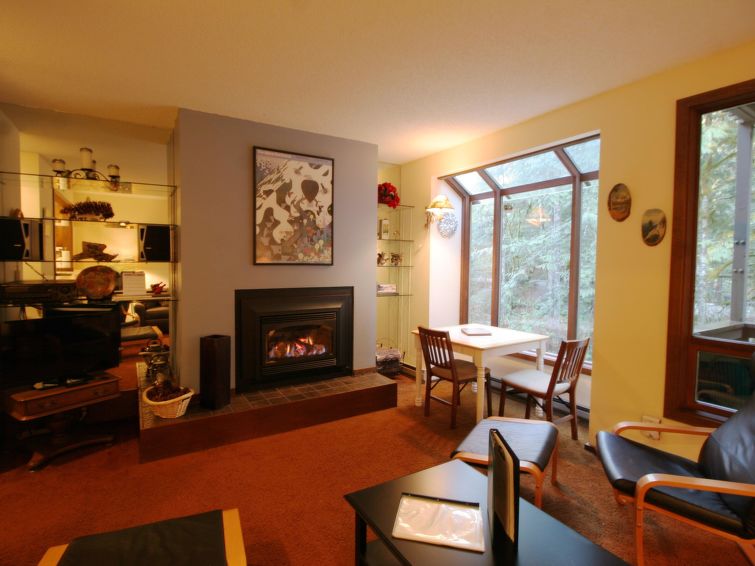 28SW Tasteful Condo Near Mt. Baker