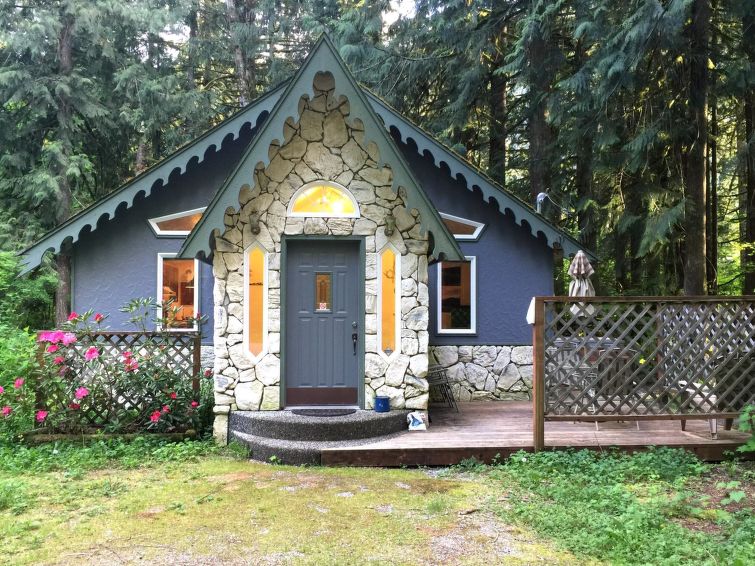 60GS-Cottage With Hot Tub!