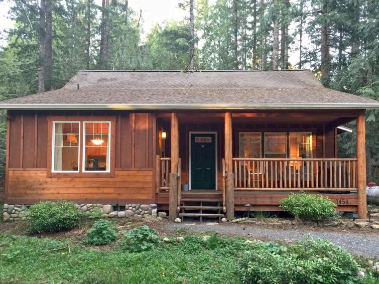 Feriehus 95GS Pet Friendly Cabin w/ Hot Tub