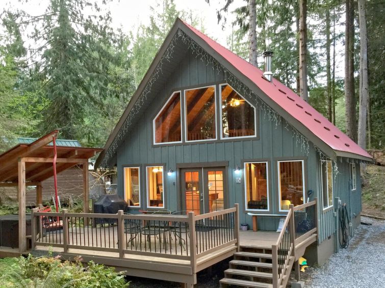 Feriehus 99MBR Woodsy Cabin w/ Hot Tub