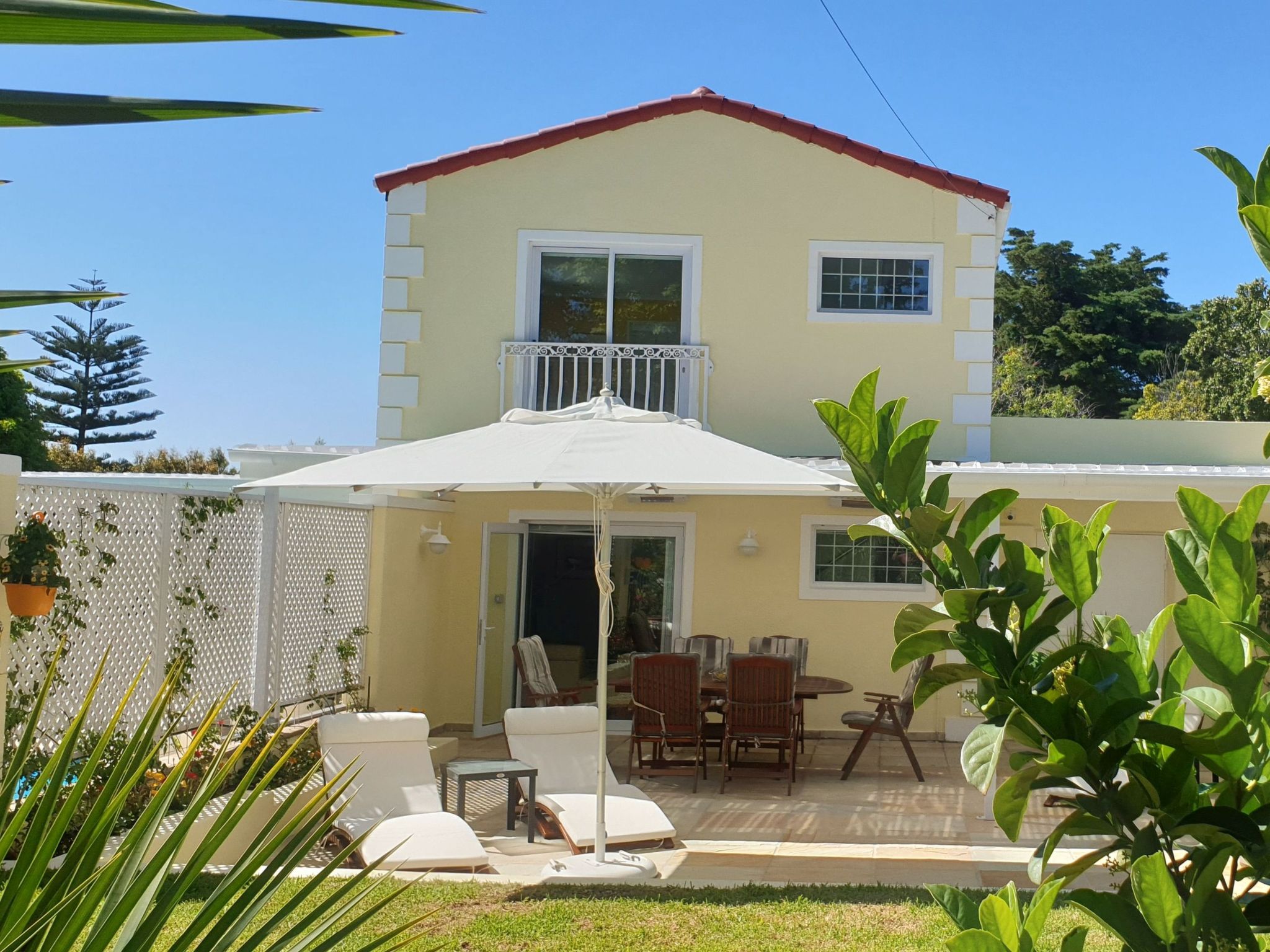 mit Garten, Grill und Terrasse