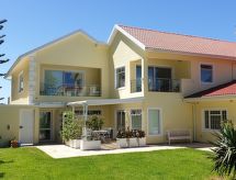Modern appartement in Hout Bay met gedeeld verwarmd zwembad en uitzicht op golfbaan - thumbnail 1