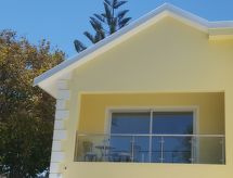 Modern appartement in Hout Bay met gedeeld verwarmd zwembad en uitzicht op golfbaan - thumbnail 3