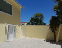 Modern appartement in Hout Bay met gedeeld verwarmd zwembad en uitzicht op golfbaan - thumbnail 4