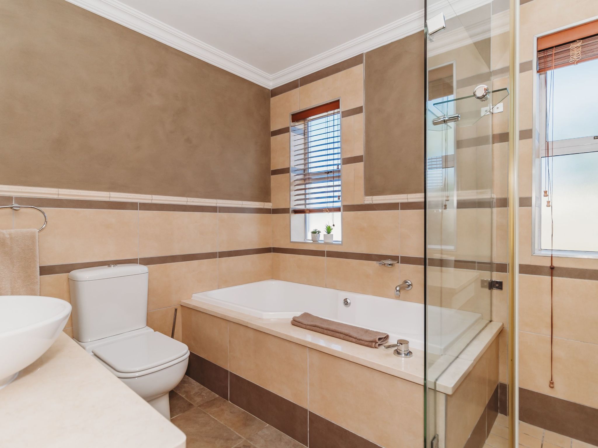 Maison in Bos En Dal mit Großer Terrasse – Salle de bains, photo 16 sur 49