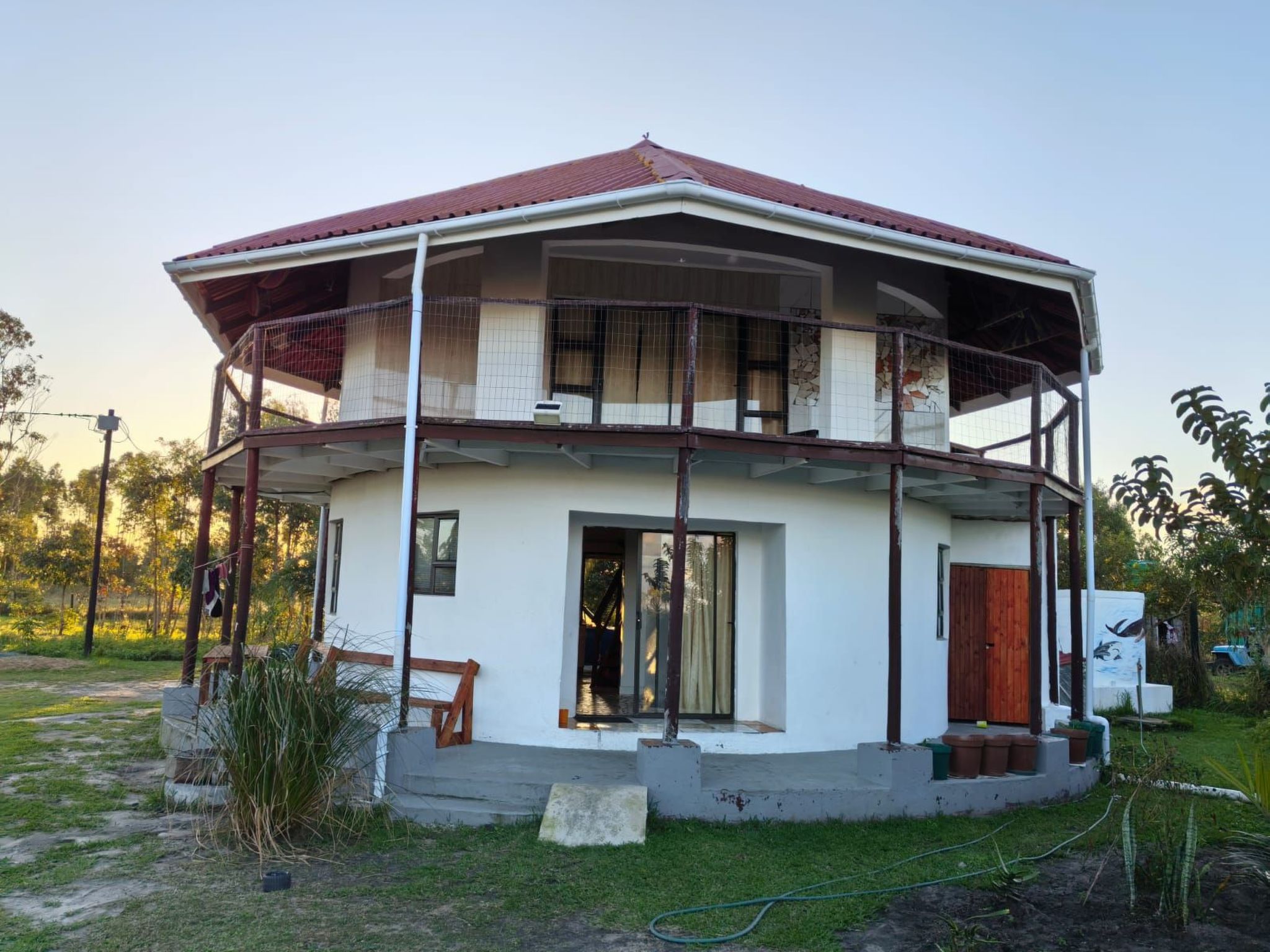 Welcome to your dream home, located right next to the breathtaking Dukuduku National Park. Experience the beauty of nature first-hand and, if you are lucky, observe elephants, gazelles, water buffalo ..